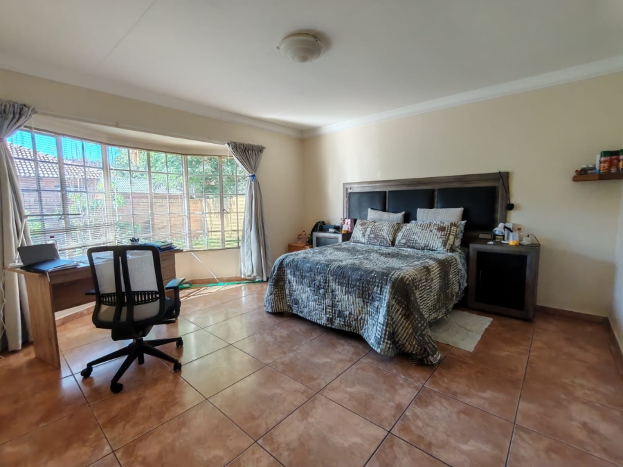 3 Bedroom Property for Sale in Three Rivers Proper Gauteng