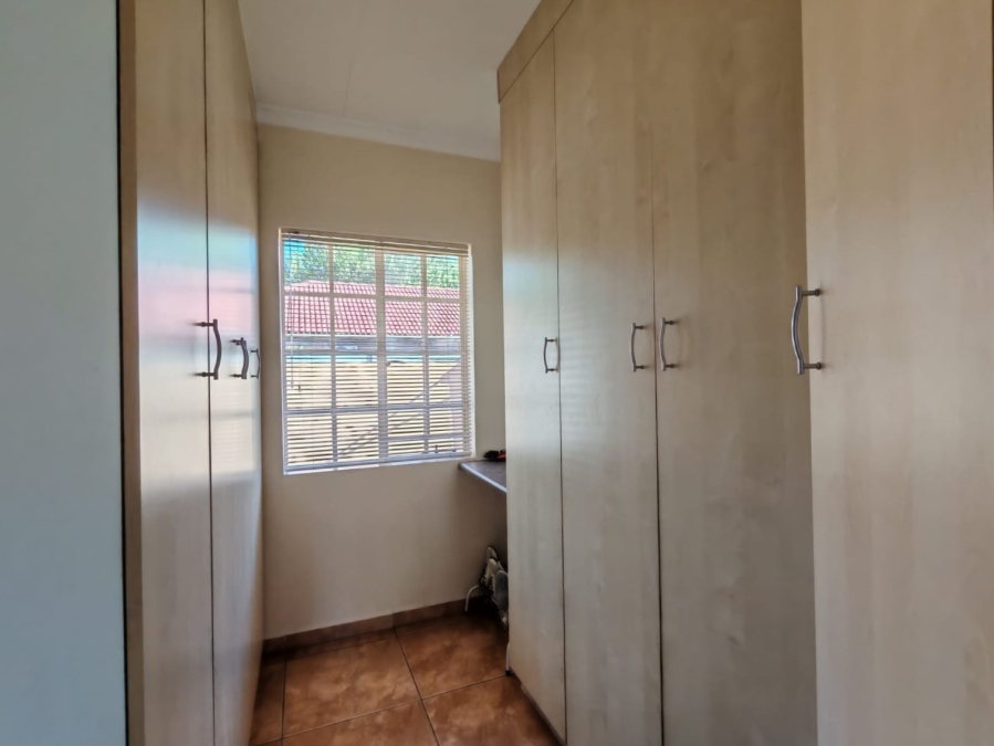3 Bedroom Property for Sale in Three Rivers Proper Gauteng