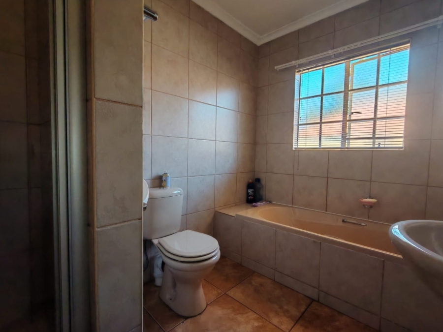 3 Bedroom Property for Sale in Three Rivers Proper Gauteng