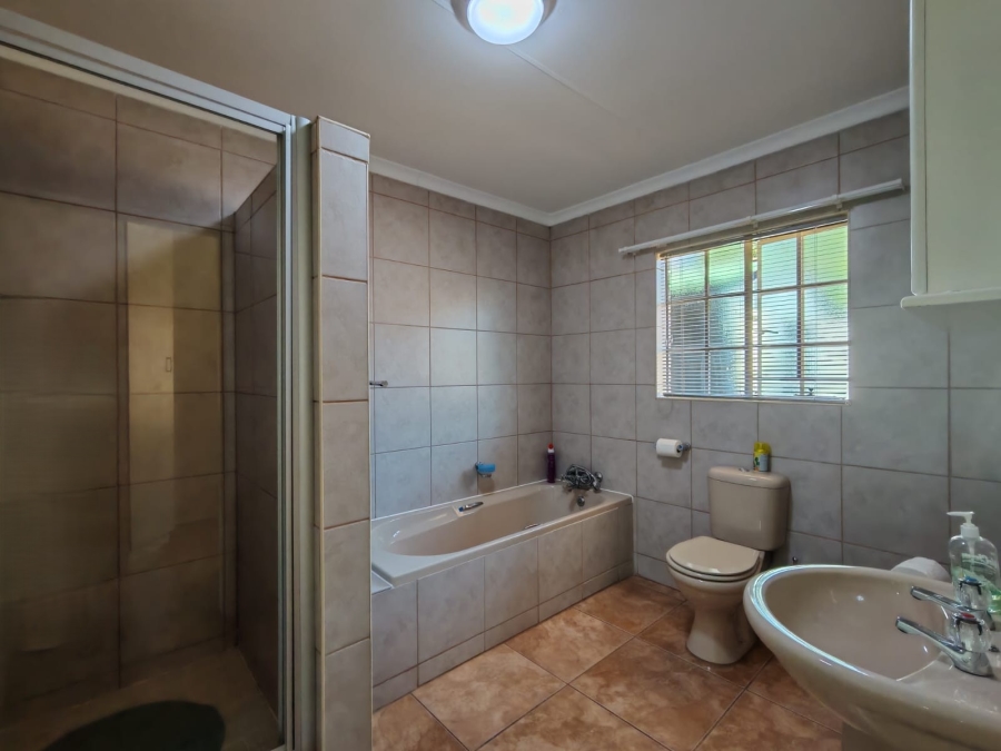 3 Bedroom Property for Sale in Three Rivers Proper Gauteng