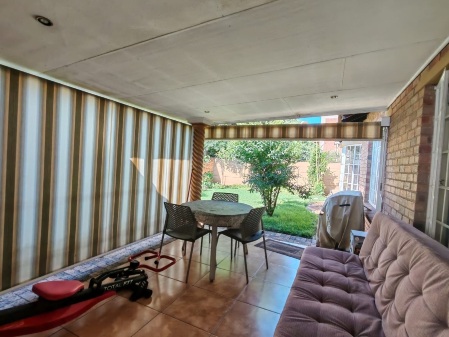 3 Bedroom Property for Sale in Three Rivers Proper Gauteng