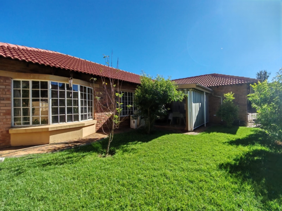 3 Bedroom Property for Sale in Three Rivers Proper Gauteng