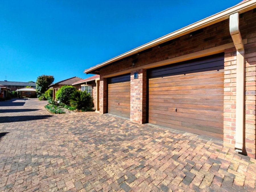 3 Bedroom Property for Sale in Three Rivers Proper Gauteng