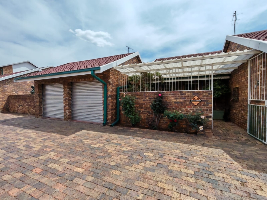 3 Bedroom Property for Sale in Three Rivers Gauteng
