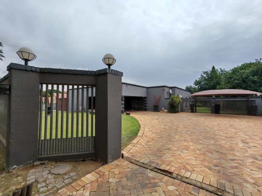 4 Bedroom Property for Sale in Three Rivers East Gauteng