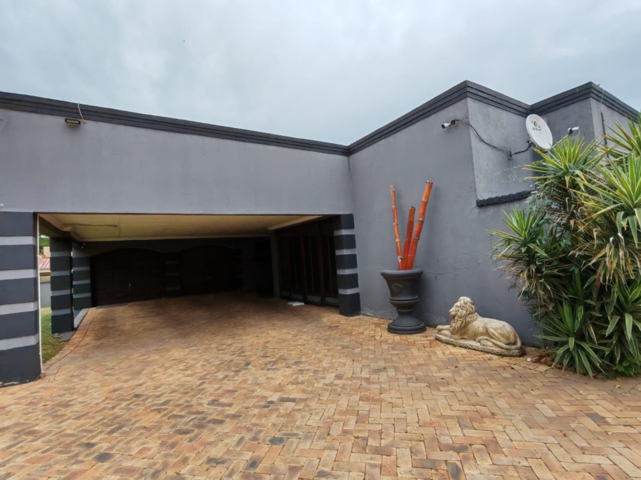 4 Bedroom Property for Sale in Three Rivers East Gauteng