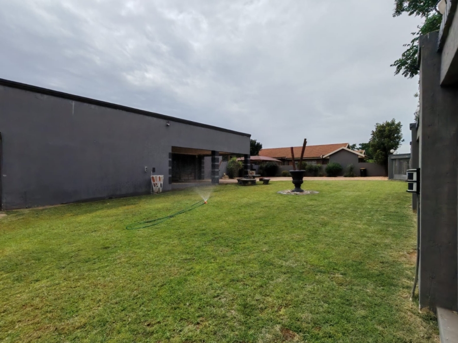 4 Bedroom Property for Sale in Three Rivers East Gauteng