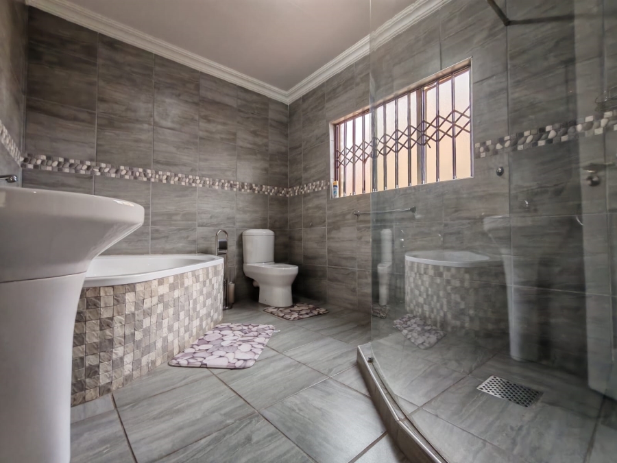 4 Bedroom Property for Sale in Three Rivers East Gauteng