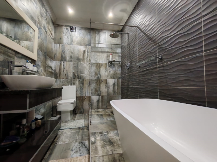 4 Bedroom Property for Sale in Three Rivers East Gauteng