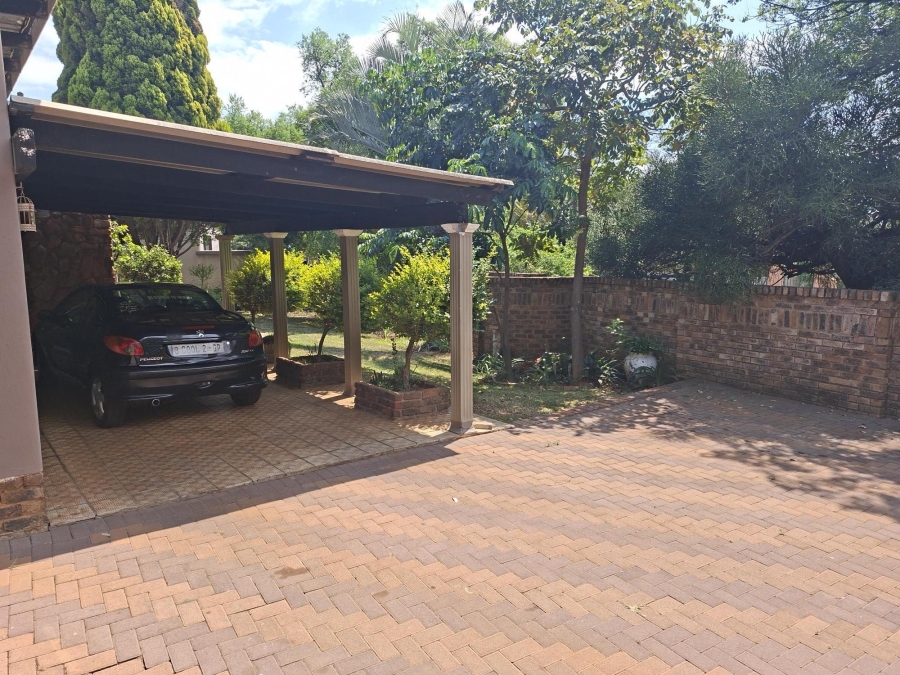 4 Bedroom Property for Sale in Sinoville Gauteng