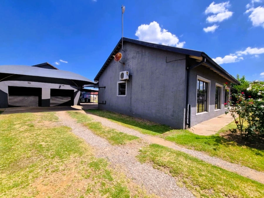 4 Bedroom Property for Sale in Bedworth Park Gauteng