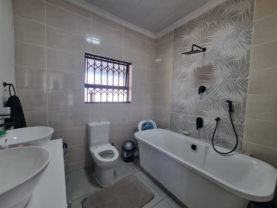 4 Bedroom Property for Sale in Bedworth Park Gauteng