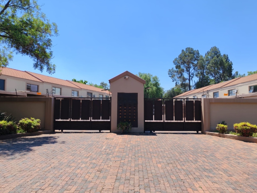 2 Bedroom Property for Sale in Three Rivers Proper Gauteng