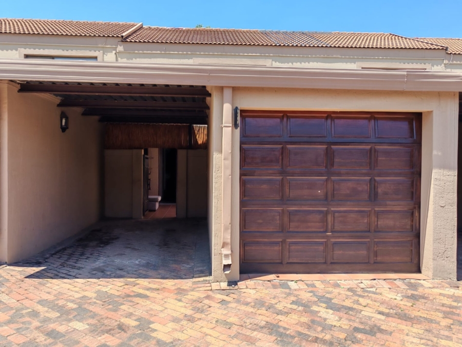 2 Bedroom Property for Sale in Three Rivers Proper Gauteng
