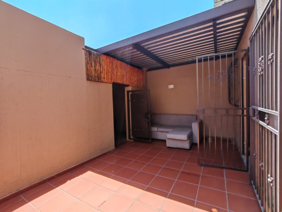 2 Bedroom Property for Sale in Three Rivers Proper Gauteng