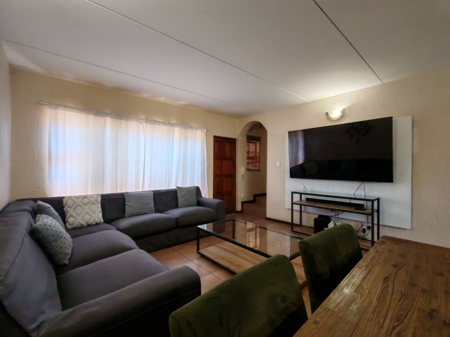 2 Bedroom Property for Sale in Three Rivers Proper Gauteng