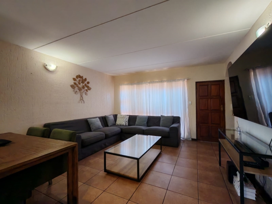 2 Bedroom Property for Sale in Three Rivers Proper Gauteng