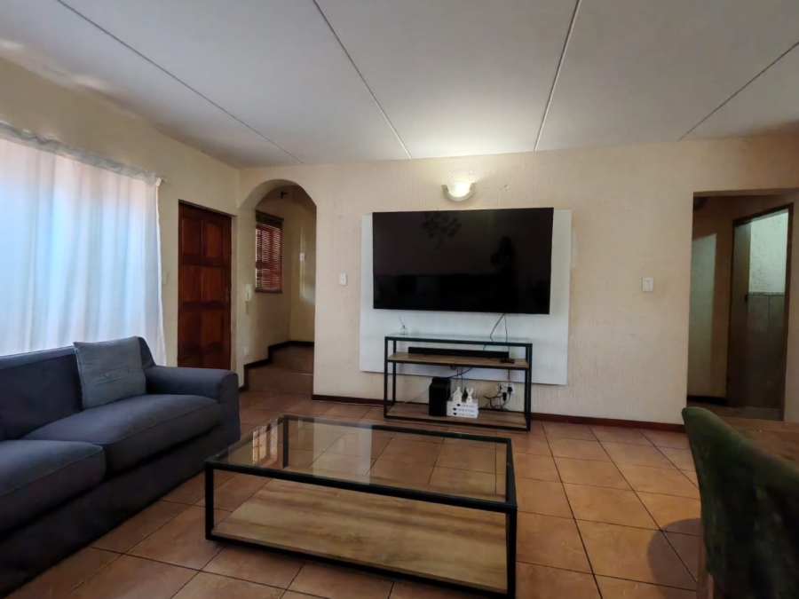 2 Bedroom Property for Sale in Three Rivers Proper Gauteng