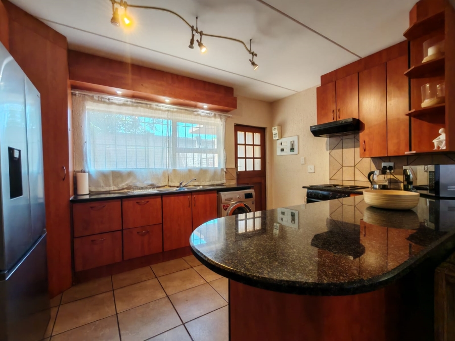 2 Bedroom Property for Sale in Three Rivers Proper Gauteng