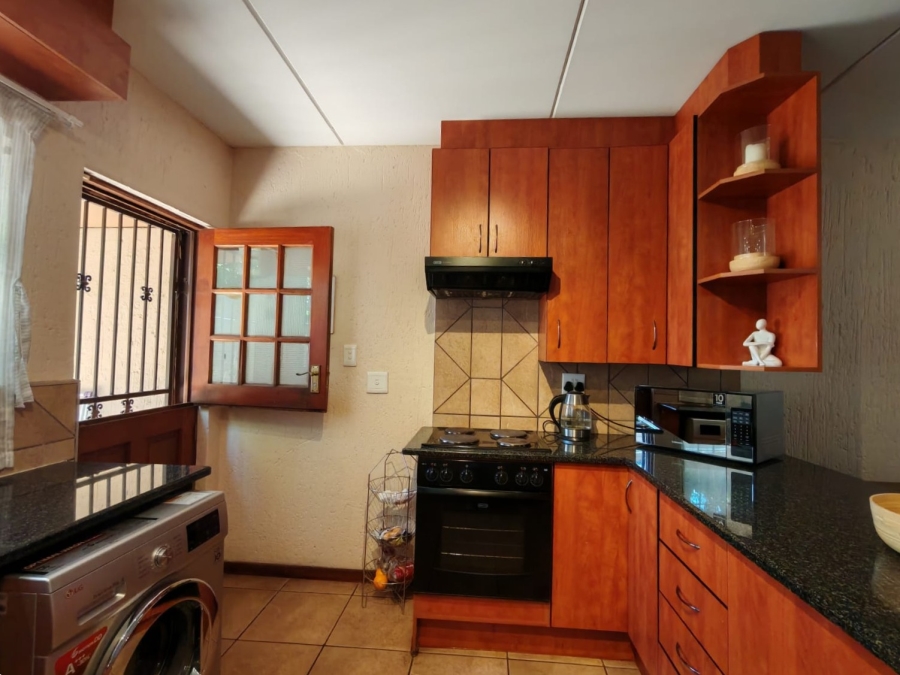 2 Bedroom Property for Sale in Three Rivers Proper Gauteng