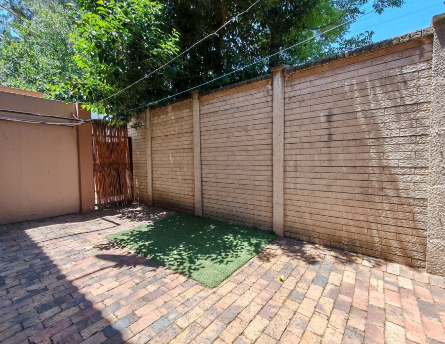 2 Bedroom Property for Sale in Three Rivers Proper Gauteng