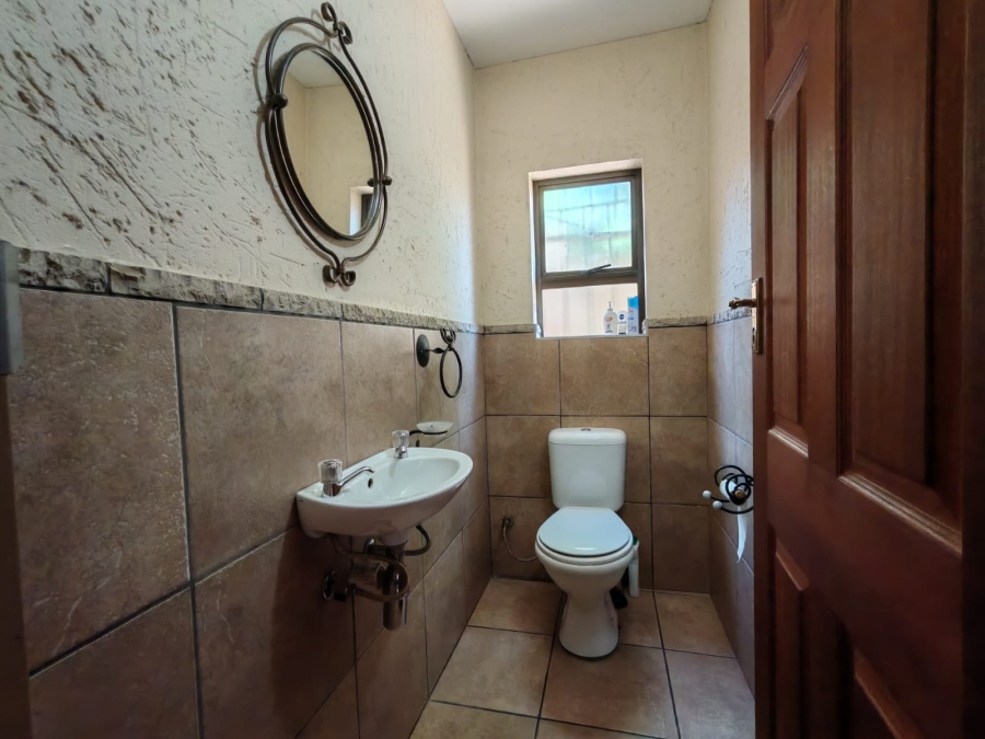 2 Bedroom Property for Sale in Three Rivers Proper Gauteng