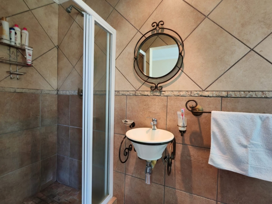 2 Bedroom Property for Sale in Three Rivers Proper Gauteng