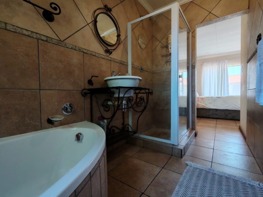 2 Bedroom Property for Sale in Three Rivers Proper Gauteng