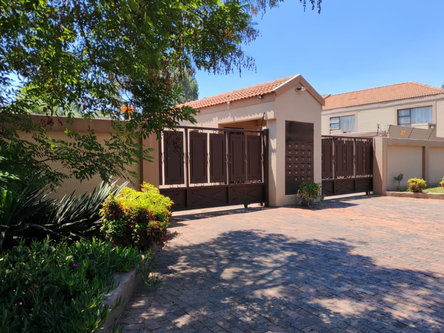 2 Bedroom Property for Sale in Three Rivers Proper Gauteng