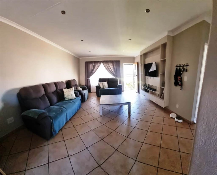 2 Bedroom Property for Sale in Magalieskruin Gauteng