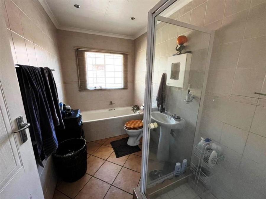 2 Bedroom Property for Sale in Magalieskruin Gauteng
