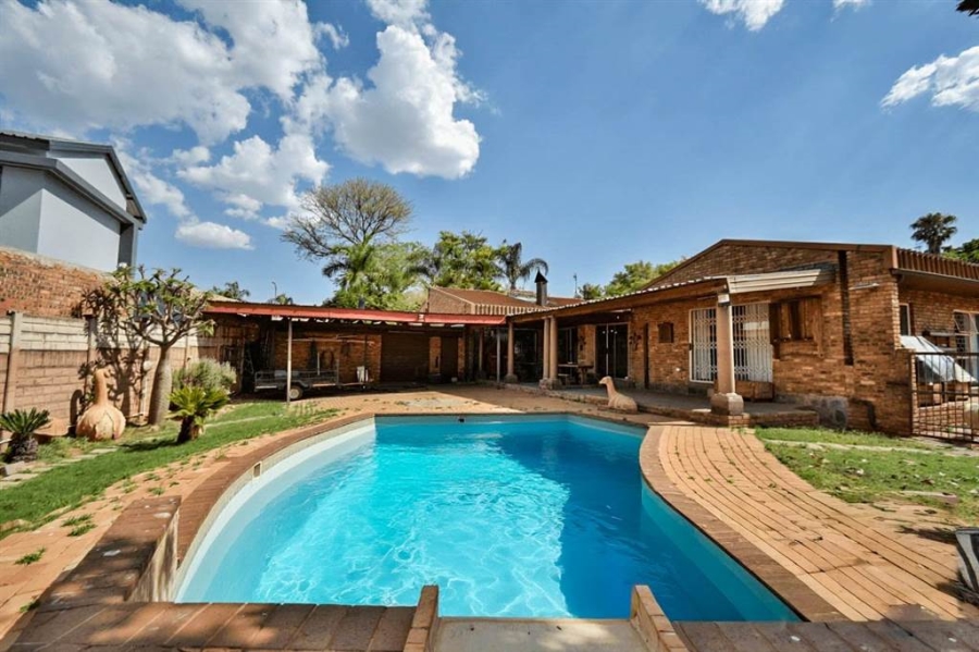 4 Bedroom Property for Sale in Theresa Park Gauteng