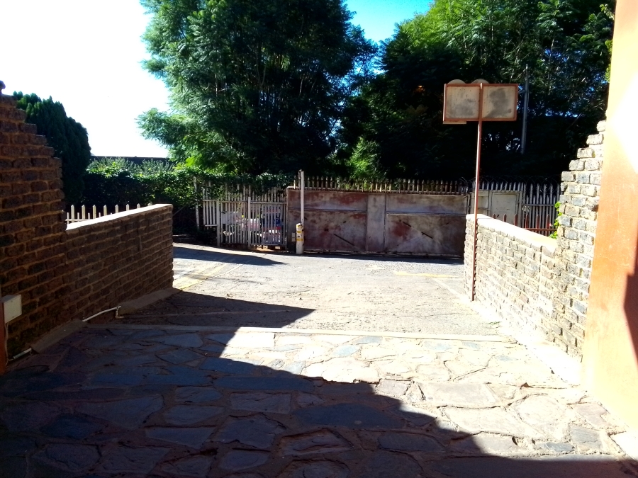 1 Bedroom Property for Sale in Luipaardsvlei Gauteng