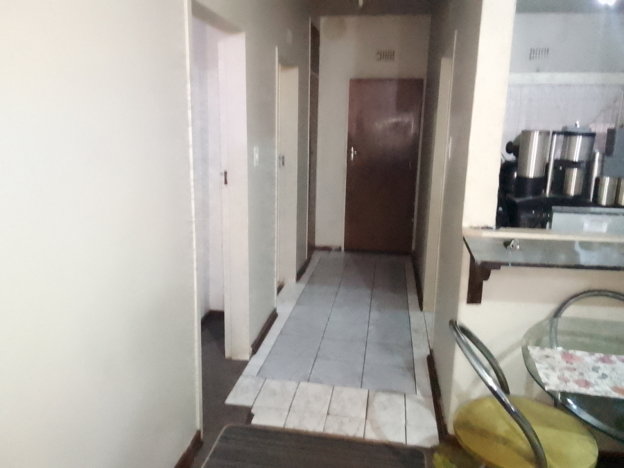 1 Bedroom Property for Sale in Luipaardsvlei Gauteng