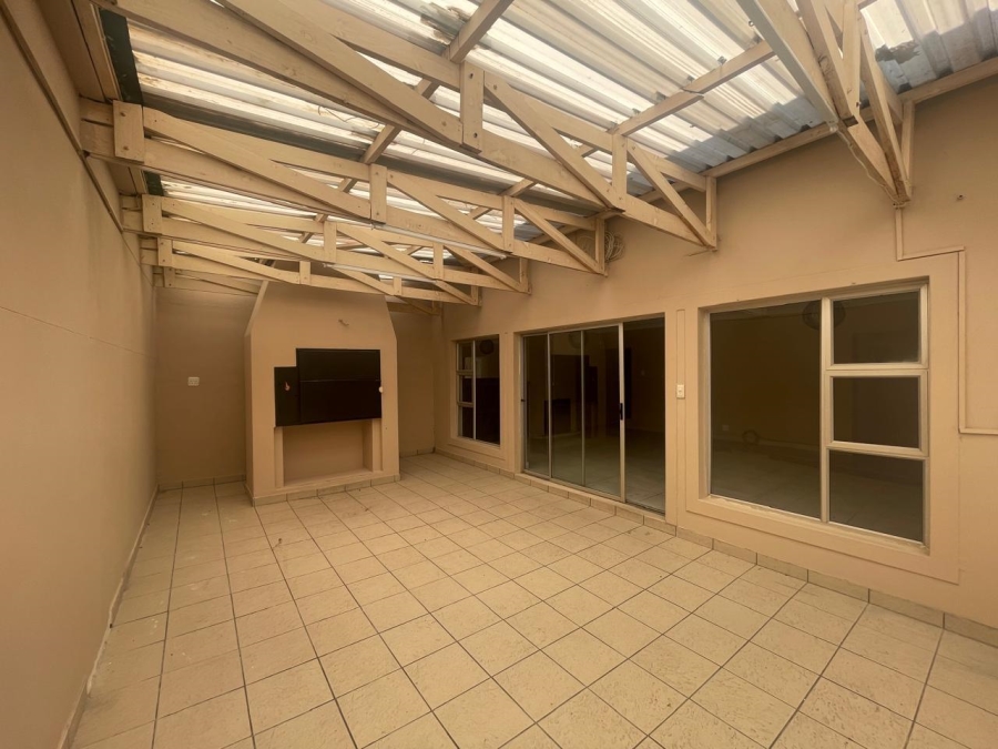 3 Bedroom Property for Sale in Three Rivers Proper Gauteng