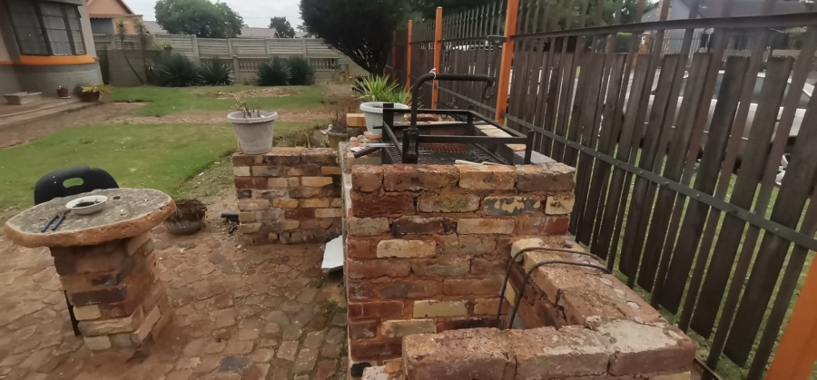 3 Bedroom Property for Sale in Noycedale Gauteng