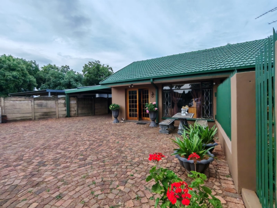 3 Bedroom Property for Sale in Risiville Gauteng