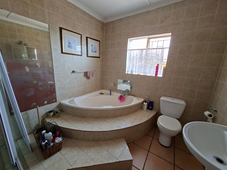 4 Bedroom Property for Sale in Riversdale Gauteng