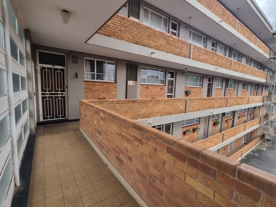 2 Bedroom Property for Sale in Three Rivers Proper Gauteng