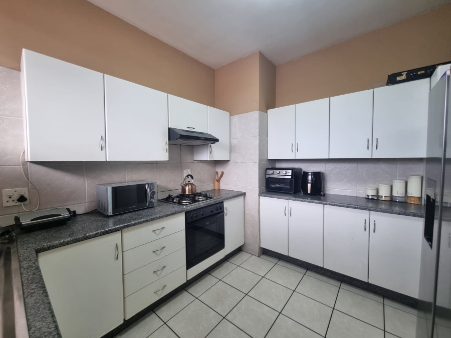 2 Bedroom Property for Sale in Three Rivers Proper Gauteng