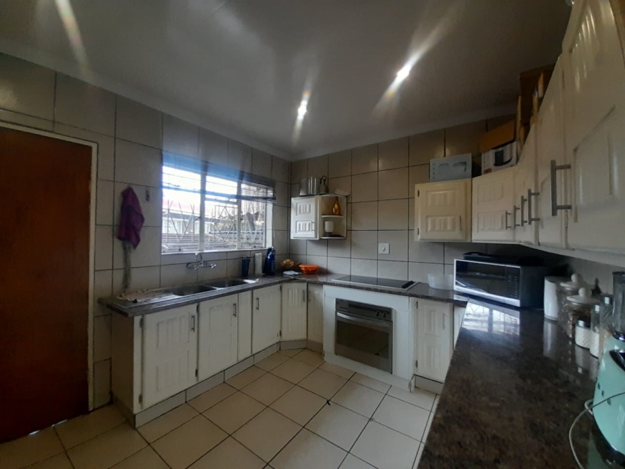 To Let 2 Bedroom Property for Rent in Three Rivers Gauteng