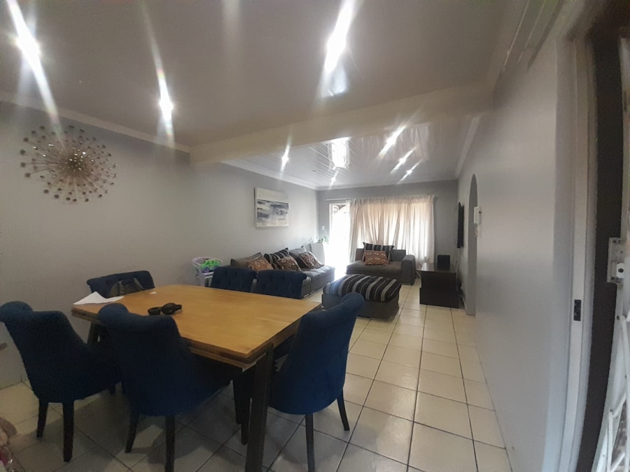 To Let 2 Bedroom Property for Rent in Three Rivers Gauteng