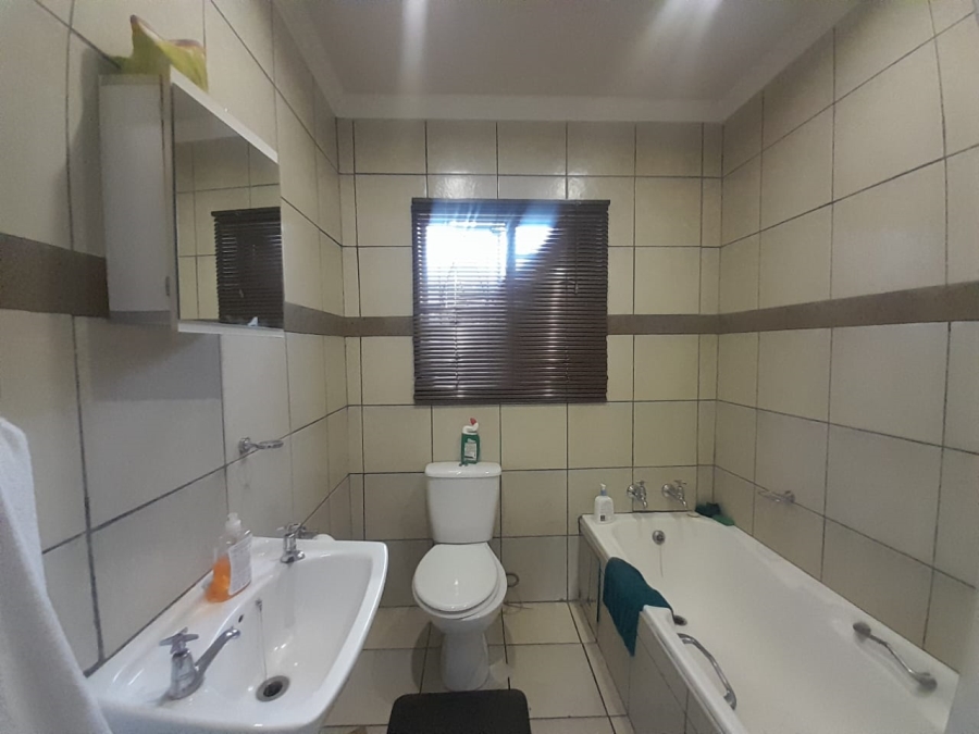 To Let 2 Bedroom Property for Rent in Three Rivers Gauteng