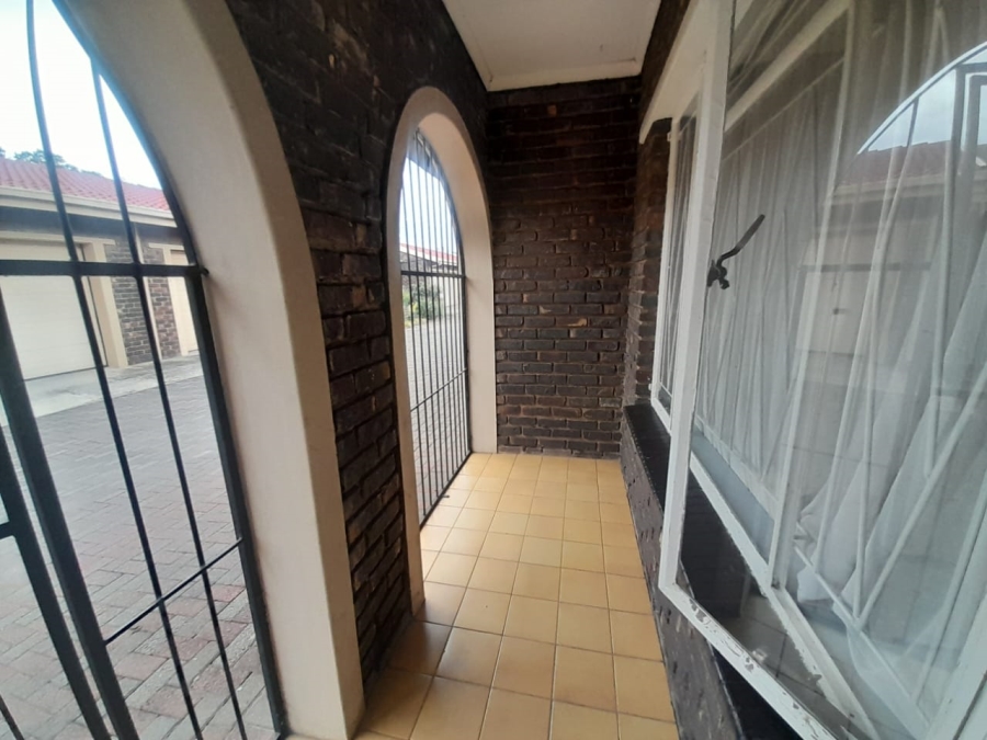 To Let 2 Bedroom Property for Rent in Three Rivers Gauteng