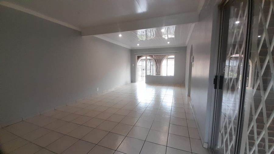 To Let 2 Bedroom Property for Rent in Three Rivers Gauteng