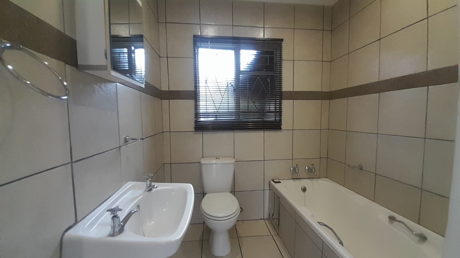 To Let 2 Bedroom Property for Rent in Three Rivers Gauteng