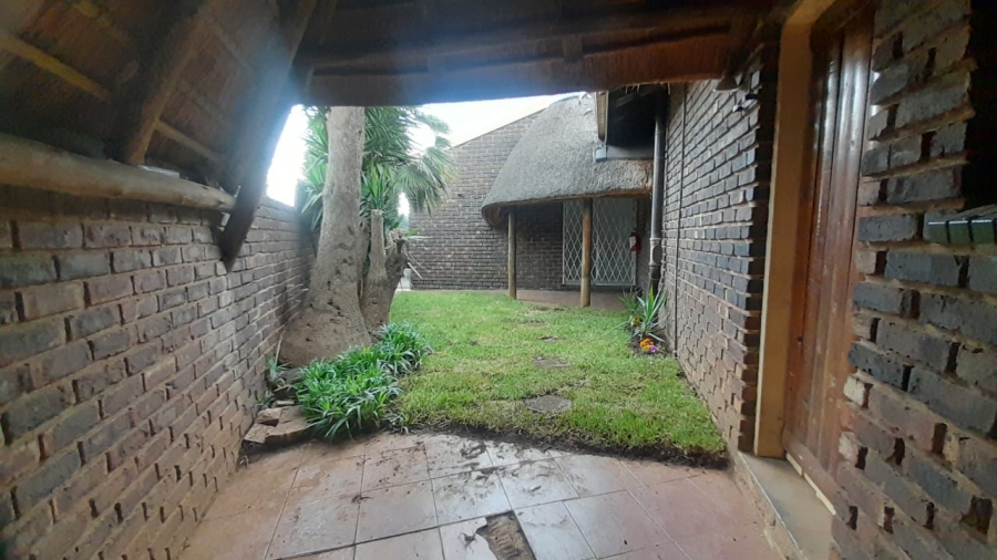 To Let 2 Bedroom Property for Rent in Three Rivers Gauteng