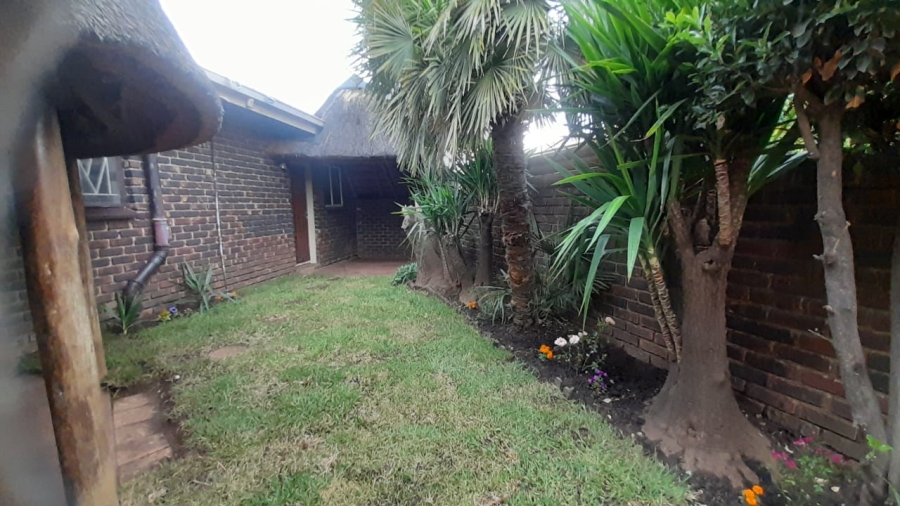 To Let 2 Bedroom Property for Rent in Three Rivers Gauteng