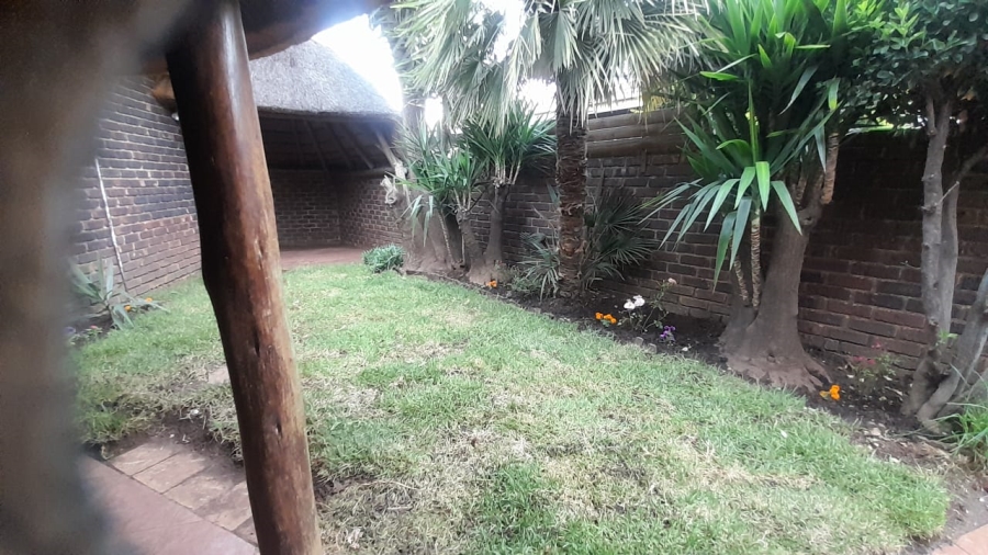 To Let 2 Bedroom Property for Rent in Three Rivers Gauteng