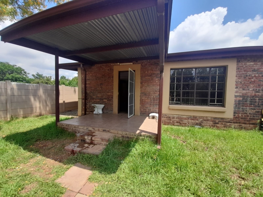 To Let 2 Bedroom Property for Rent in Highbury Gauteng